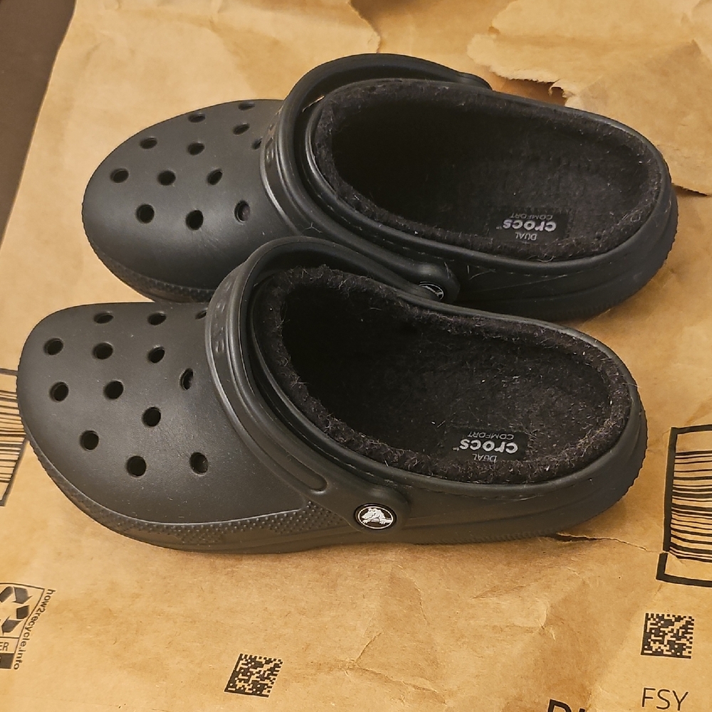 CROCS Black Fuzzy Lined Slippers